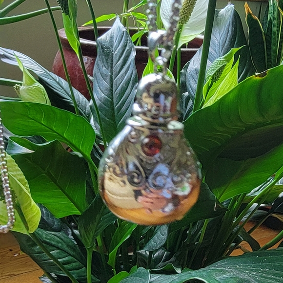 Silvertone Bottle Pendant Neclace . Unisex. - Picture 7 of 9